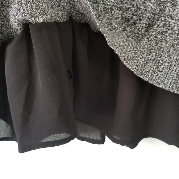 Torrid size 3 sweater with rose applique - Picture 4 of 8